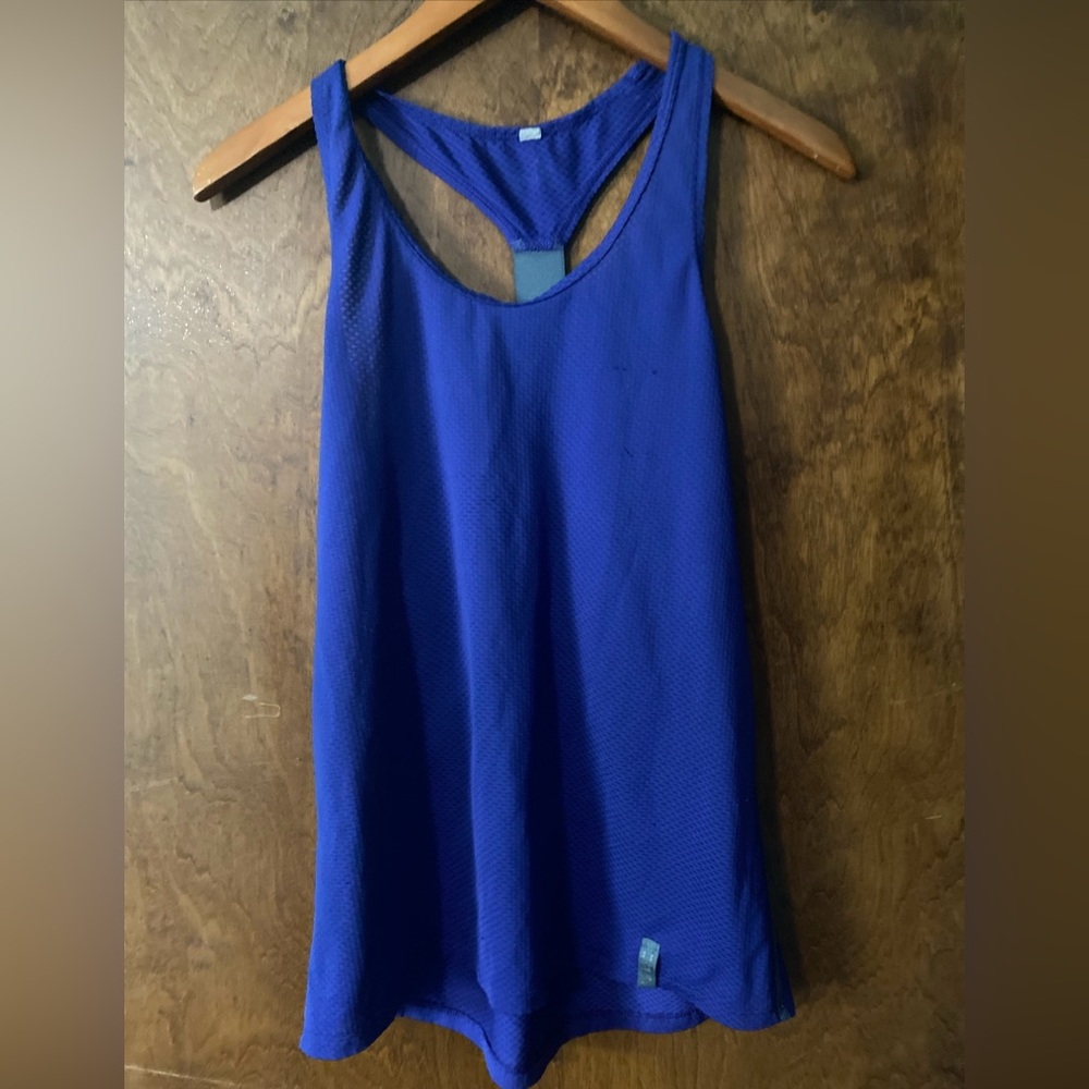 Medium Under Armour Race back Purple Tank Top